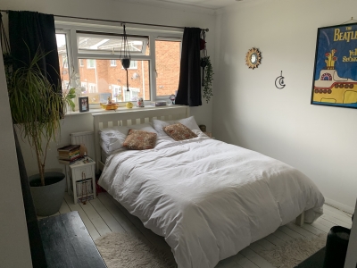 2 Bed Maidenhead looking for a 3 bed in Maidenhead or surrounding areas  photo
